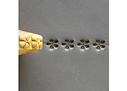 Daisy Finger Roller